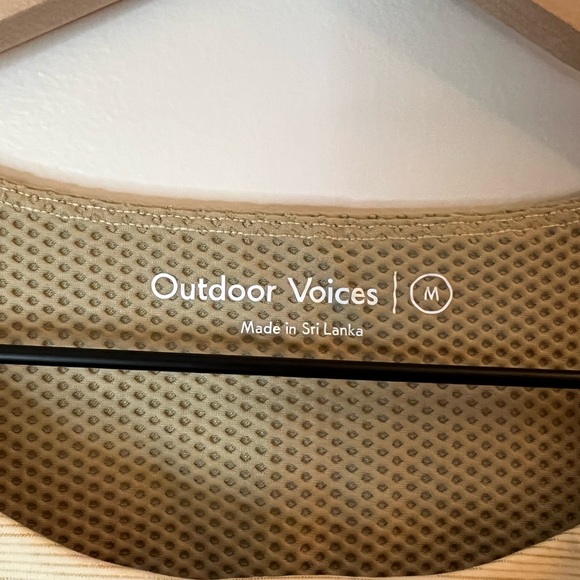 Outdoor Voices Criss Cross Crop Top - Picture 4 of 7